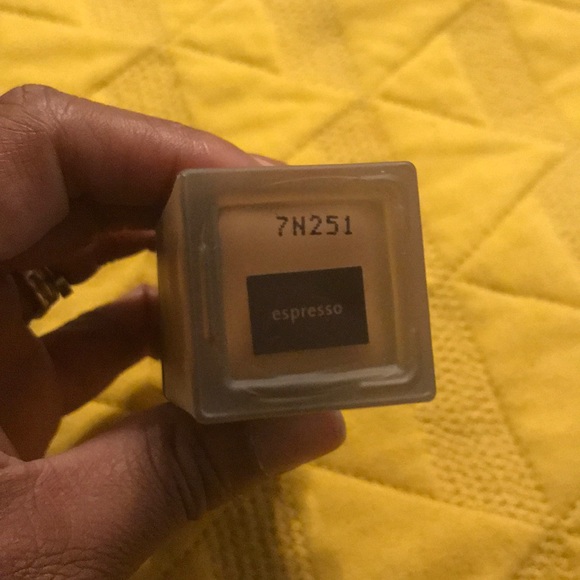 Jouer Essential High Coverage Foundation - Picture 4 of 4